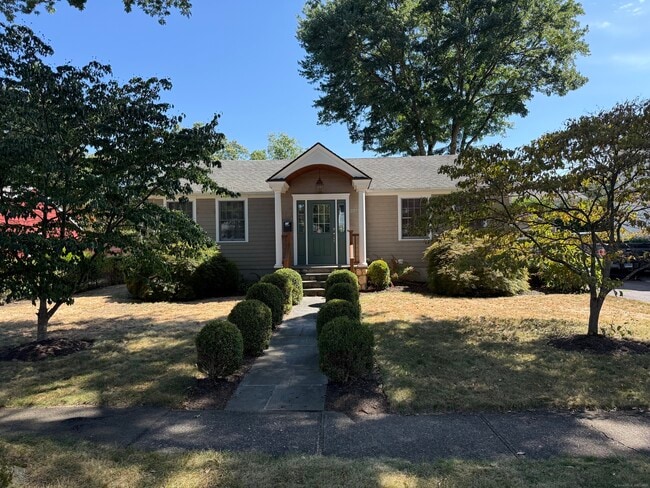 Foto del edificio - 227 Partridge Ln