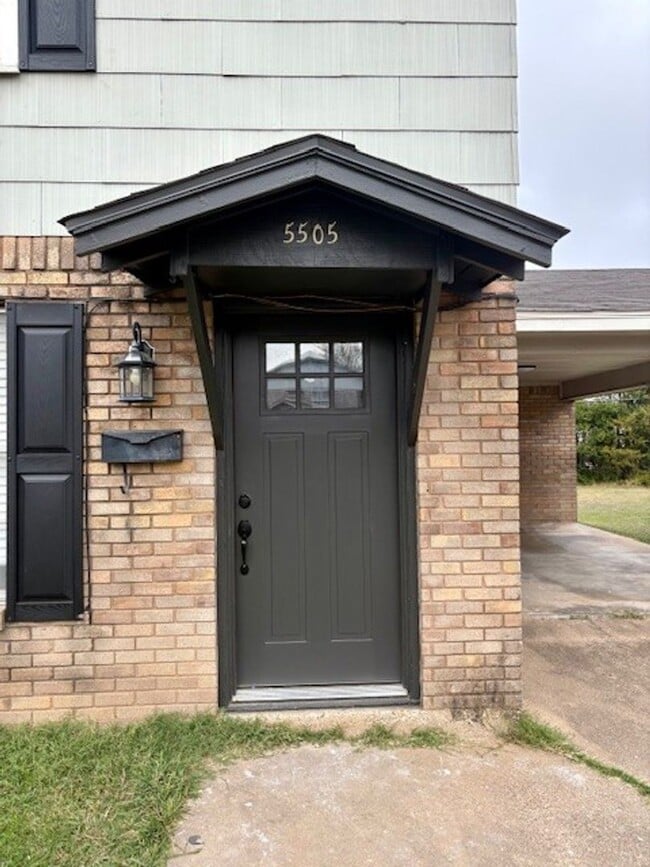 Building Photo - 5505-5507 Tennyson