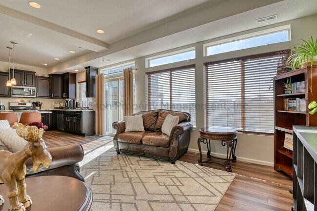 Foto del edificio - Inviting 3 Bedroom Carriage House in Banning Lewis Ranch