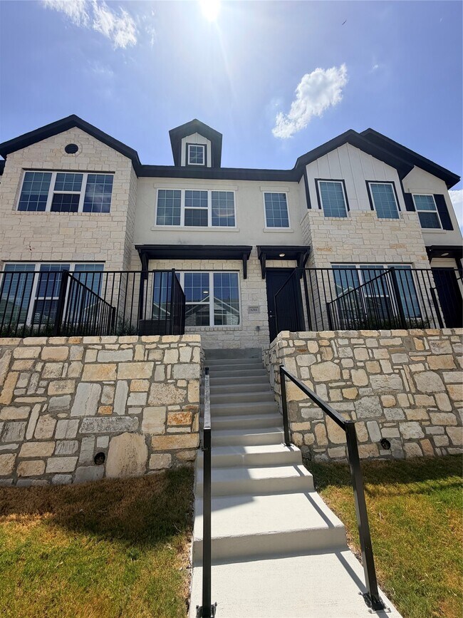 Building Photo - 1211 Foxglove St