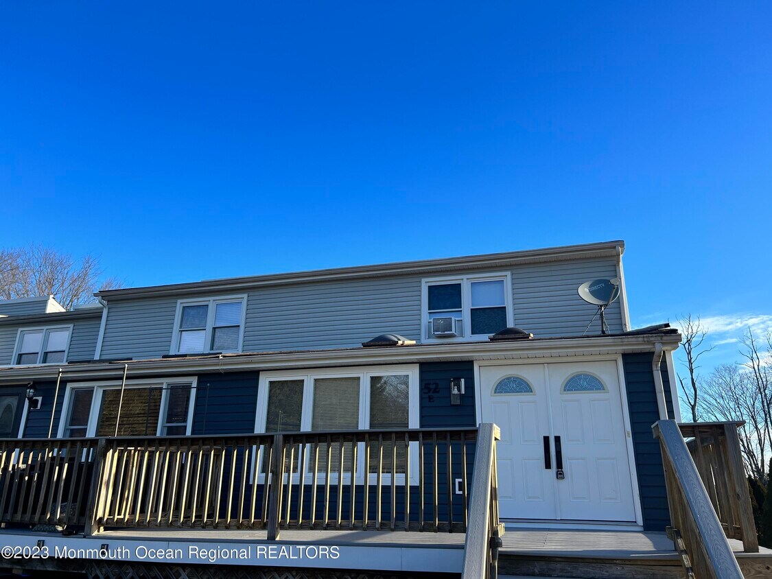 52 Lasatta Ave Unit E, Englishtown, NJ 07726 Condo for Rent in