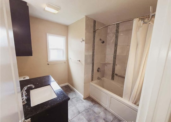 Foto del edificio - 6129 Myrtle Avenue