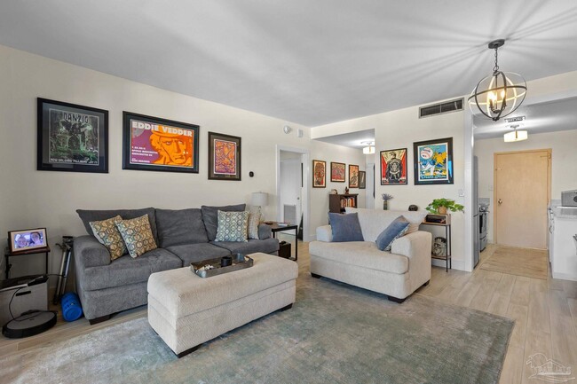 Foto del edificio - 825 Bayshore Dr
