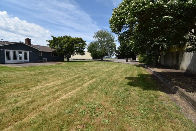 Building Photo - Spacious home on acreage and a Dairy Farm