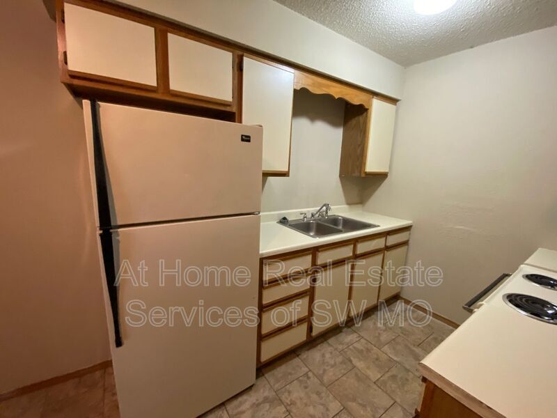 Primary Photo - 1312 E McDaniel St