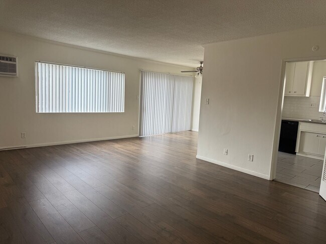 Building Photo - VALLEY VILLAGE - VERY LARGE 2 BEDROOM 2 BATH NEWLY RENOVATED APARTMENT FOR RENT