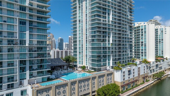 Foto del edificio - 330 Sunny Isles Blvd