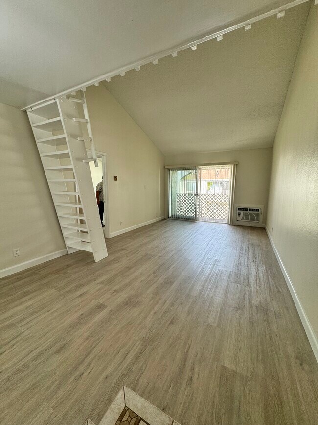 Building Photo - 3565 Linden Ave