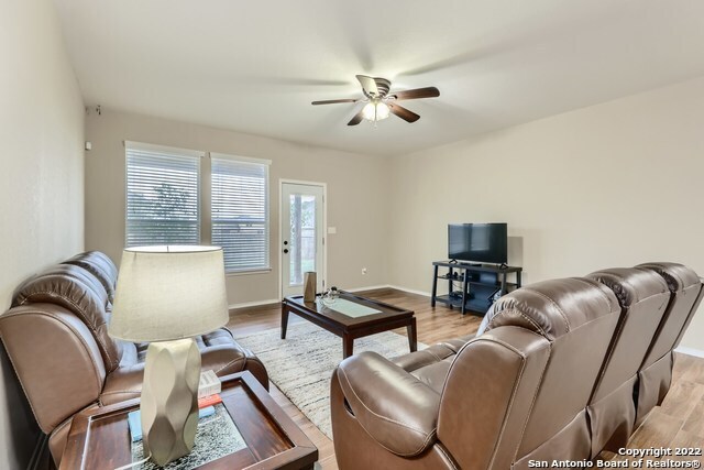 Foto del edificio - 322 Walnut Crest