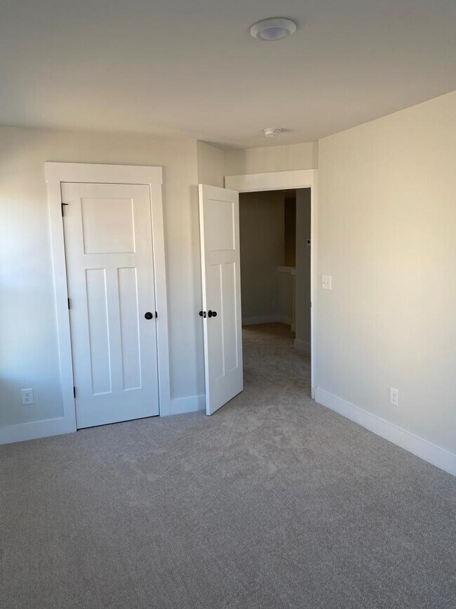 Building Photo - 1085 Millison Plz