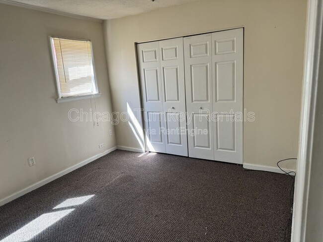 Building Photo - 105 S Sycamore Ln
