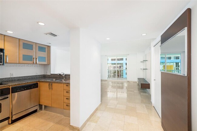 Building Photo - 2101 Brickell Ave