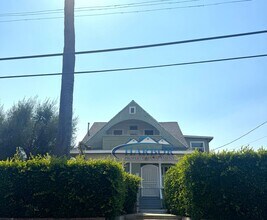 Building Photo - 103 N Mesa St