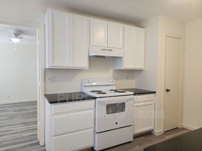 Foto del edificio - 807 Lloyd Ln