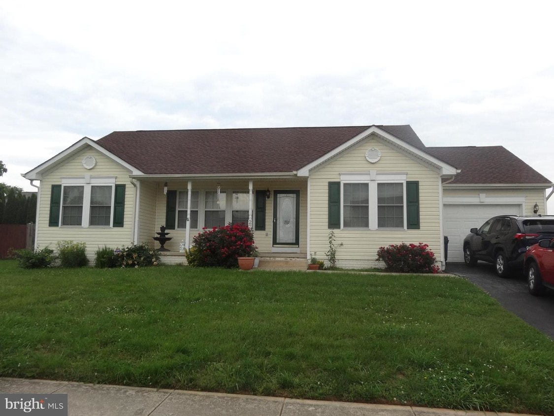 278 Crosswinds Dr, Charles Town, WV 25414 House Rental in Charles