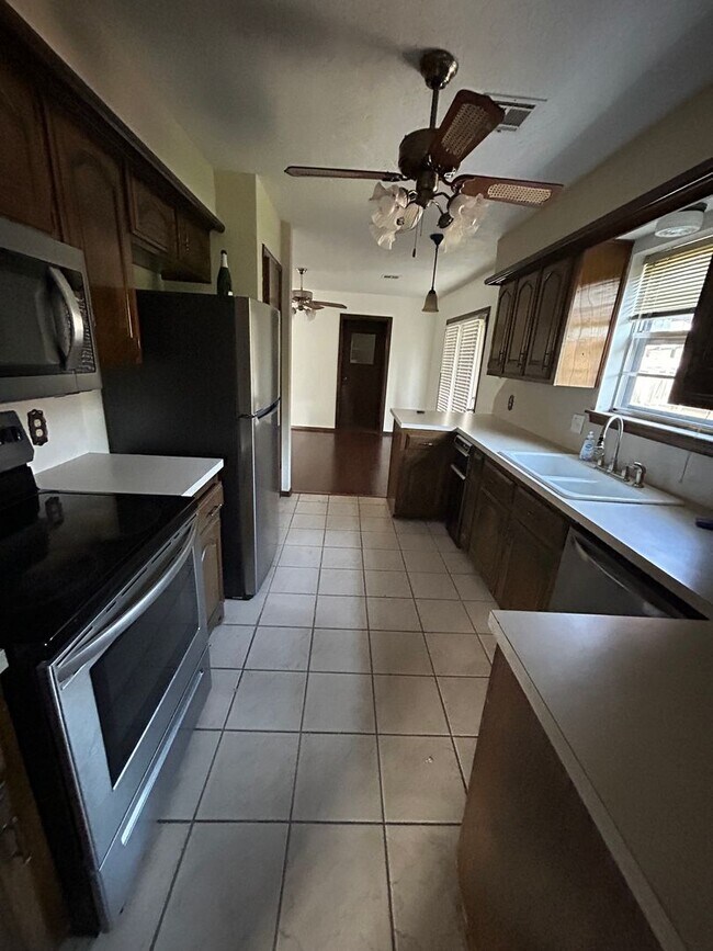 Foto del edificio - 2305 NW Ivanhoe Pl