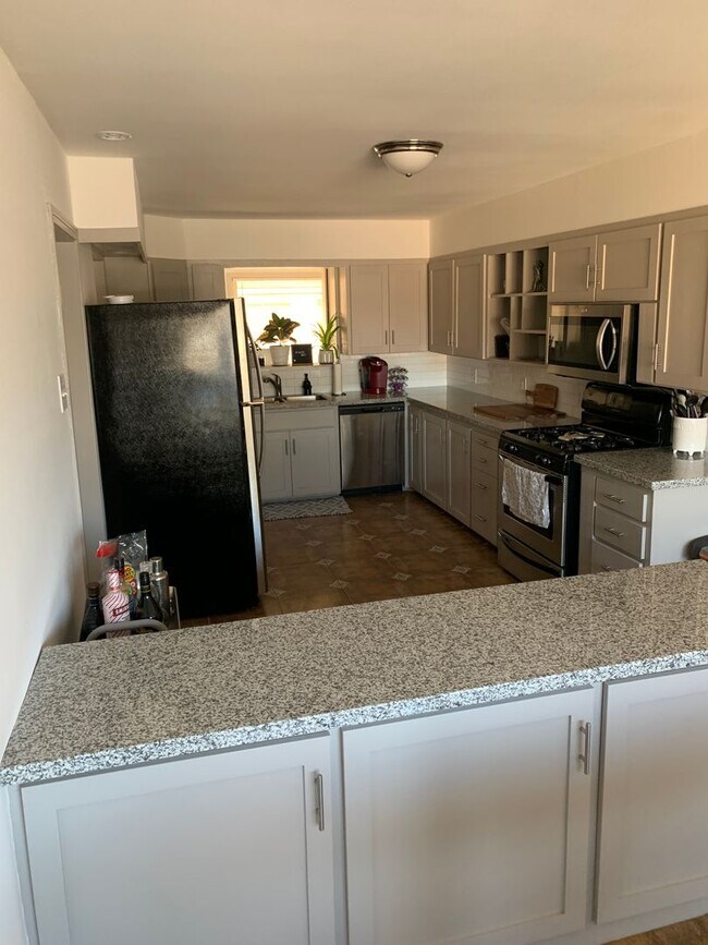 Building Photo - PRE-LEASING 3/2 in Medical District!
