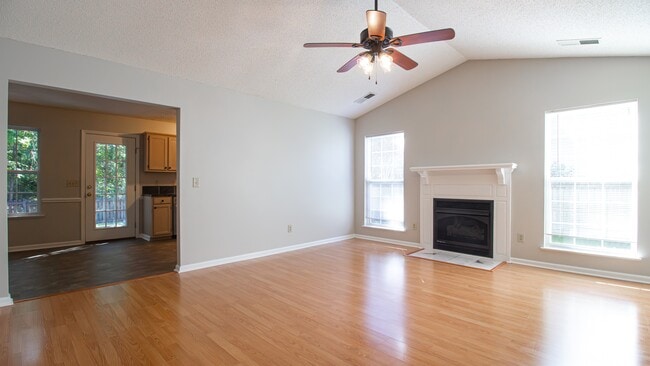 Building Photo - 642 Aspen St