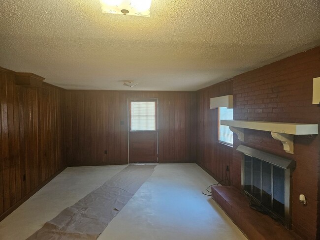 Building Photo - 2147 Jamestown Rd