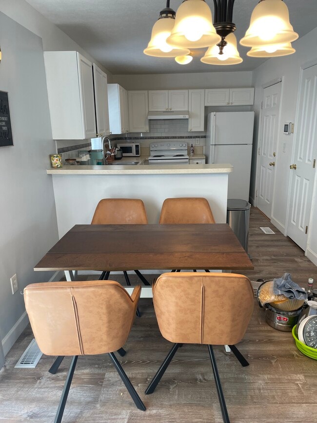 Building Photo - 1119 Green Knoll Dr