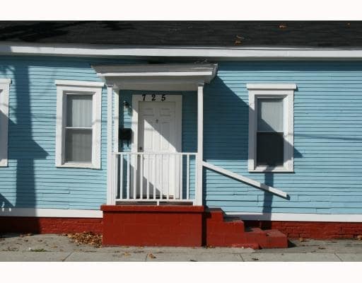 Building Photo - 5 Unit Complex