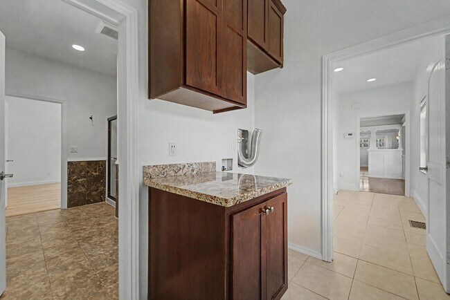 Foto del edificio - 3 bedroom 2 Bath Home MUST SEE