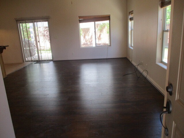 Foto del edificio - 3 Bedroom 2 bath Single Level - Single Family Home