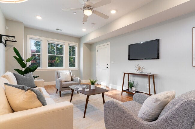 Foto del edificio - 2767 Washington St