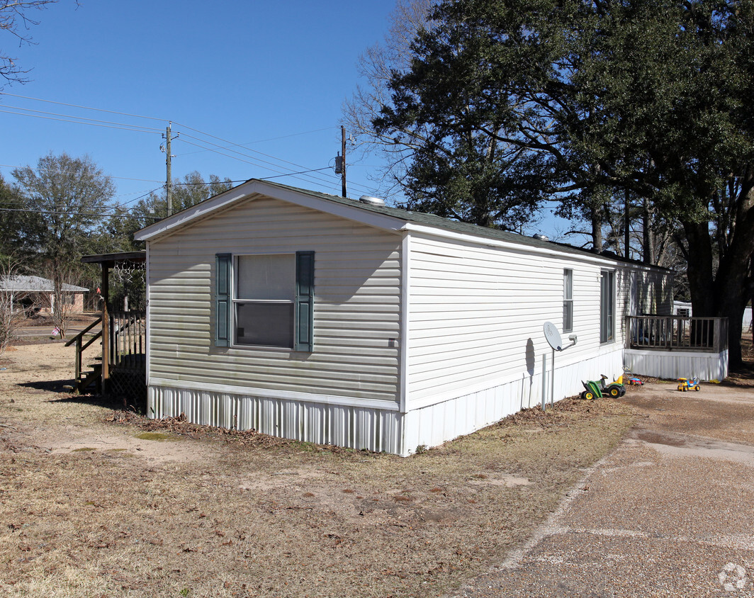 Building Photo - Pine Oaks Mobile Home Park