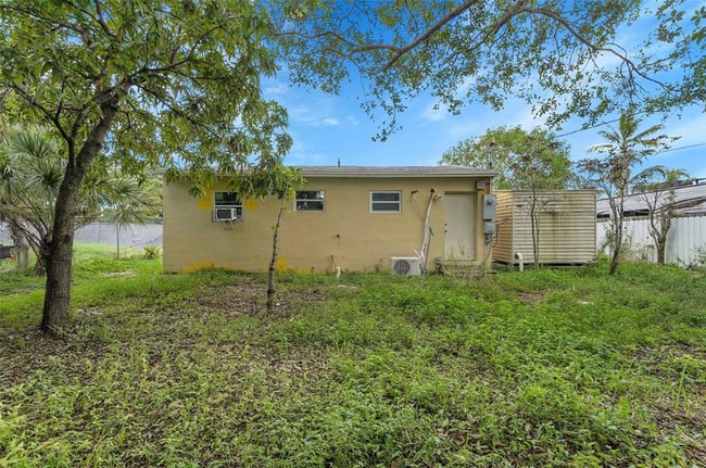 Building Photo - 2403 SW 8th St