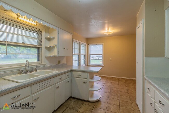 Foto del edificio - 1845 College Heights Rd