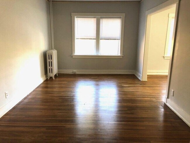 Living room another picture - 606 S 32nd Ave