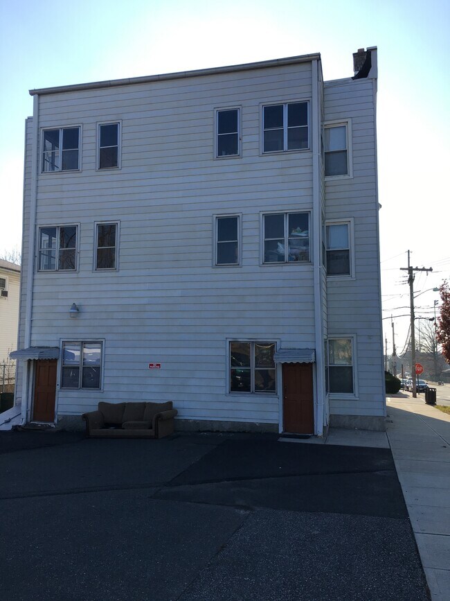 61 Chestnut St, West Orange, NJ 07052 Apartments in West Orange, NJ