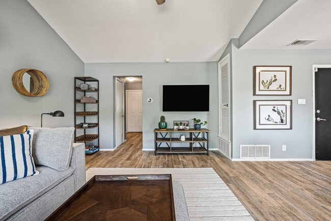 Building Photo - 5909 Cherry Loop