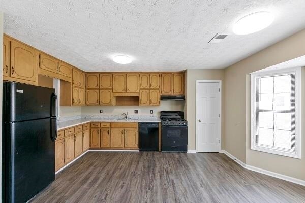 Foto del edificio - 114 Oak Cir S
