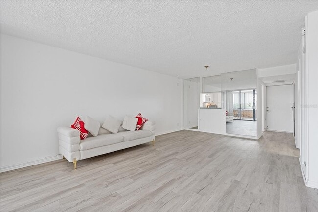 Foto del edificio - 2621 Cove Cay Dr