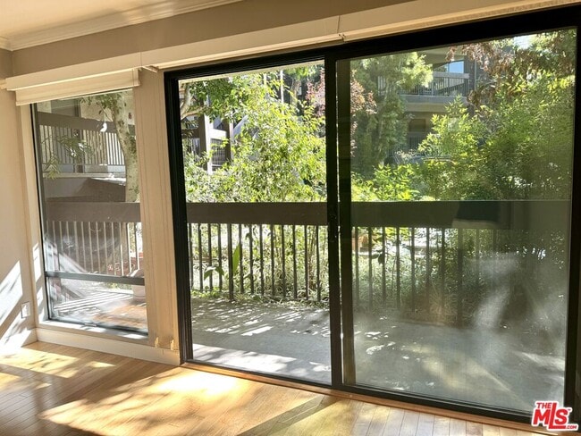 Foto del edificio - 950 Kings Rd