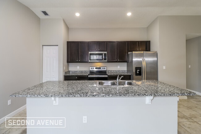 Foto del edificio - 785 Geoffrey Ave SW