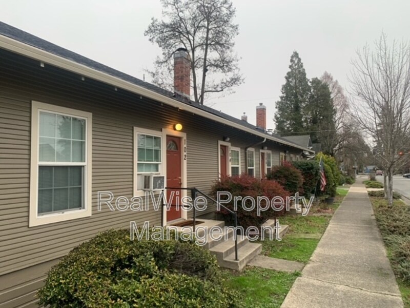 Primary Photo - 102 NE A St