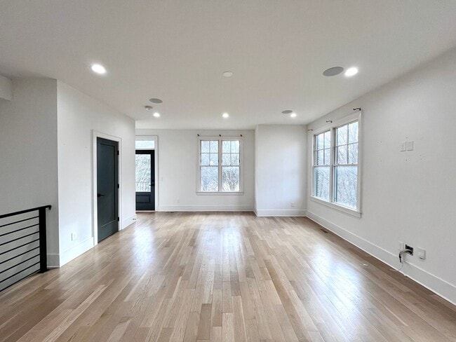 Building Photo - 614 West Blvd