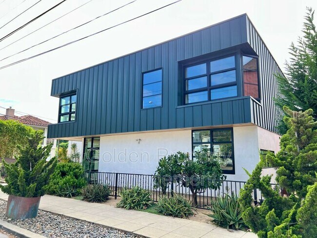 Building Photo - 6840 Draper Ave