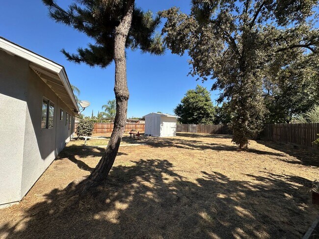 Foto del edificio - Charming home coming soon!