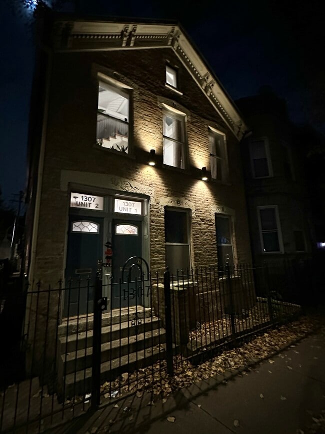 Building Photo - 1307 W Fillmore St