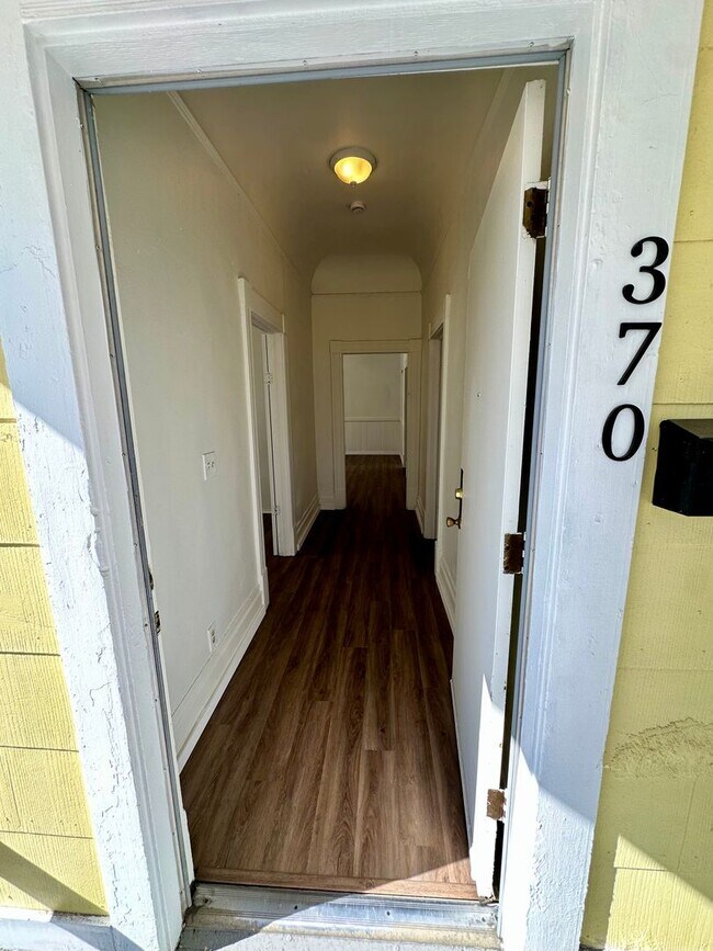 Foto del edificio - Reserve Now for June 2026! Great House in Downtown Chico