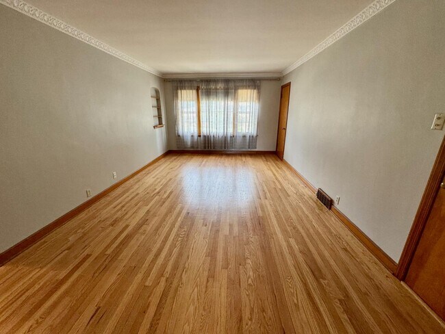 Foto del edificio - 8625 W Center St