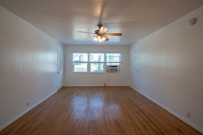Foto del edificio - 6308 Vineland Ave