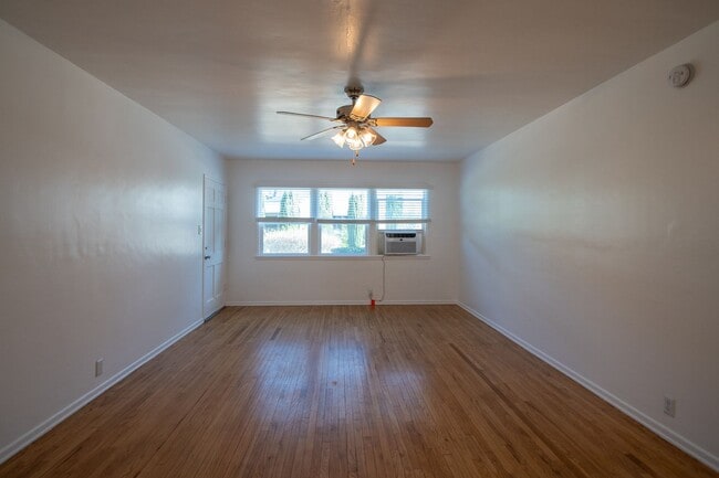 Building Photo - 6308 Vineland Ave