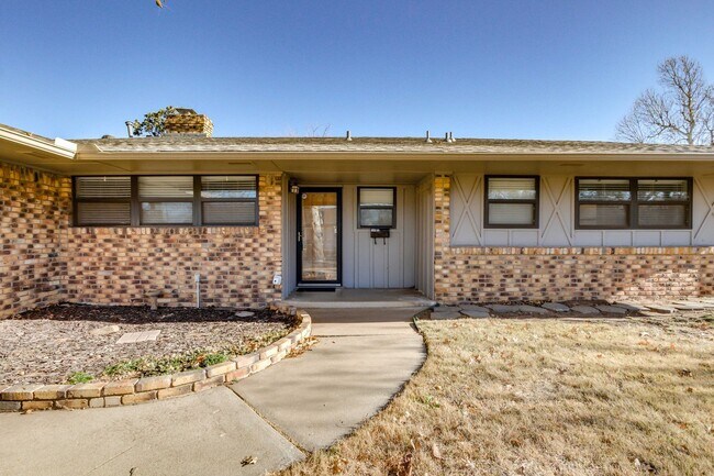 Foto del edificio - Three bed house in Coronado Heights