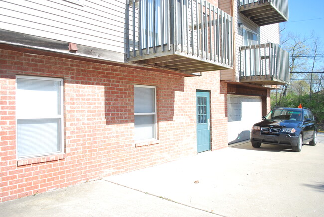 Building Photo - 176 Littleton St