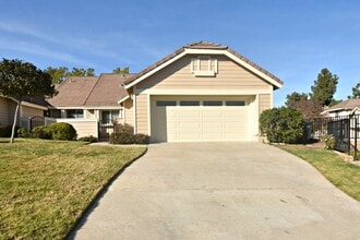 Building Photo - 1915 Spyglass Cir